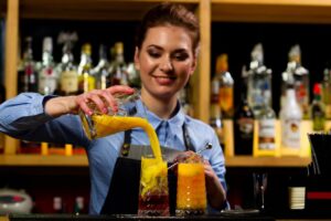 the-bartender-prepares-cocktails-at-the-bar-1024x682